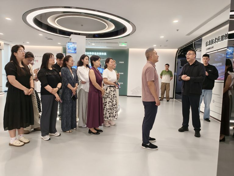 深化产教融合，共绘数智蓝图——学未教育集团参访上海华讯网络系统有限公司，共探AI赋能教育新范式
